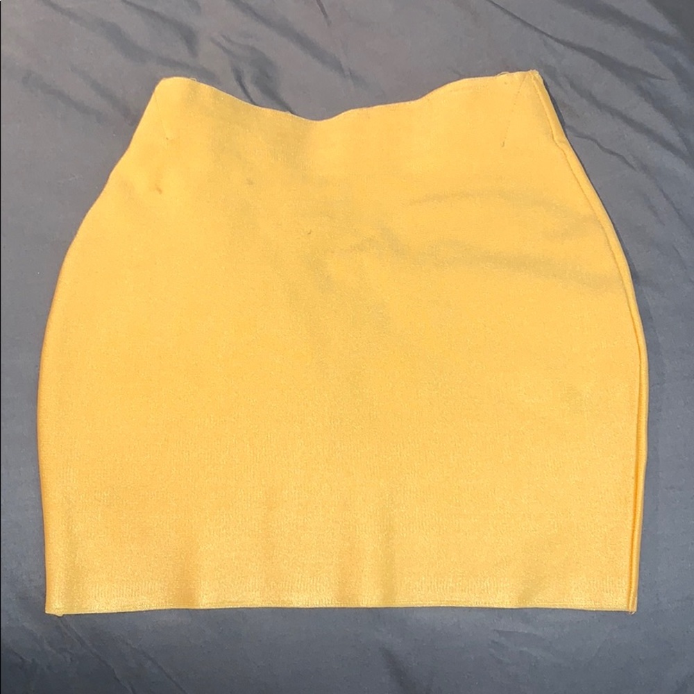 Lexi drew yellow pencil skirt